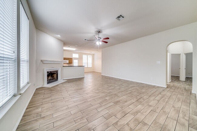 Photo - 4/2/2 in New Braunfels