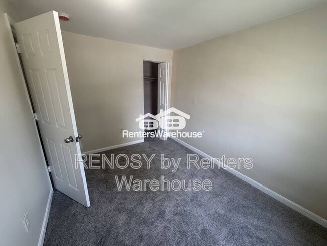 Photo - 2067 Larkhall Rd