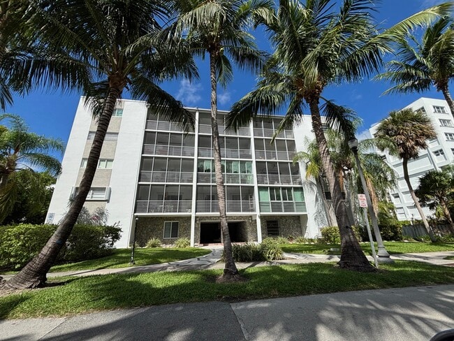 Building Photo - 301 Sunrise Dr Unit 2AE