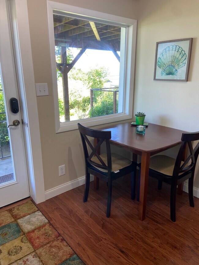 Photo - 312 S Forest St Unidad South Hill Apartment