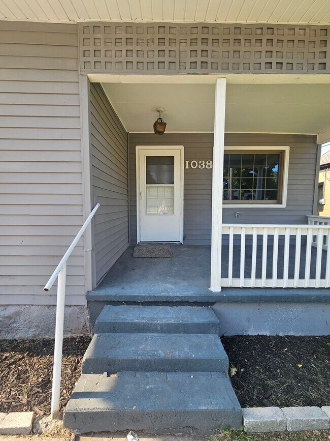 Photo - 1038 E Division St