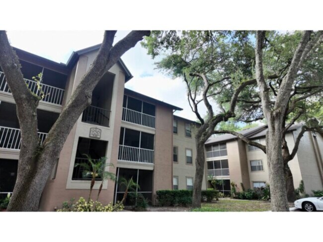 2 Bedroom Condo in the Landings - 2 Bedroom Condo in the Landings