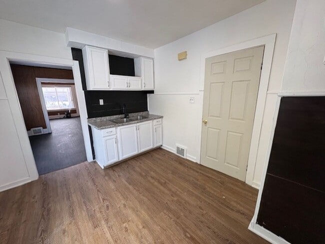 Photo - 3973 E 123rd St Unidad 1