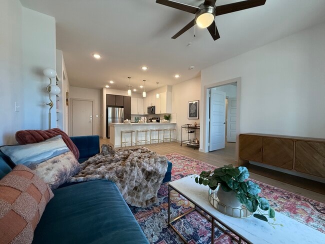 Building Photo - 1102 Treeta Trl