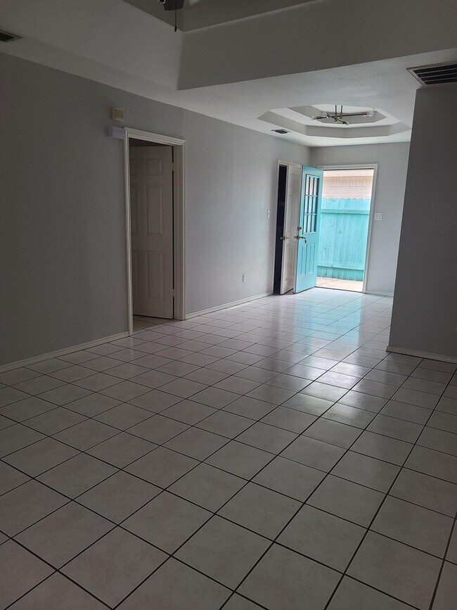 Photo - 1105 Lexington Cir Unidad A