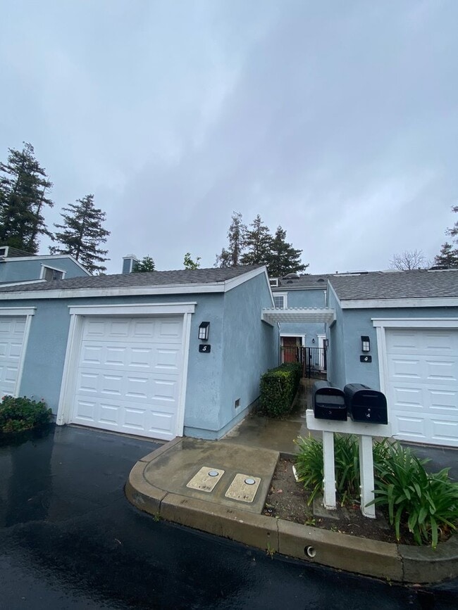 Photo - Two Bedroom Condo Close to Orange Circle