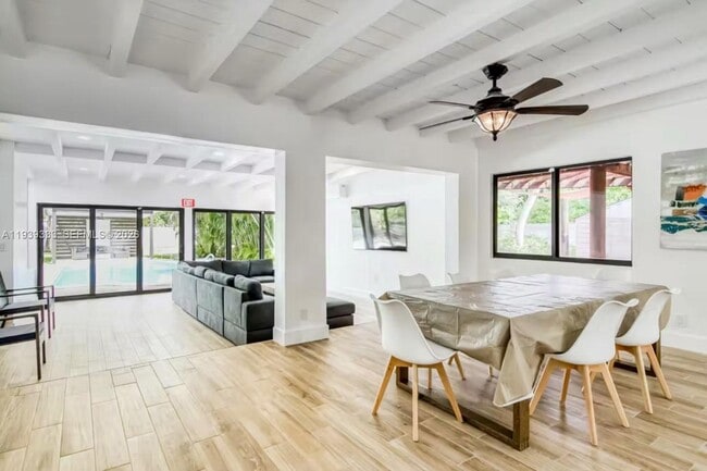 Photo - 2639 Monroe St