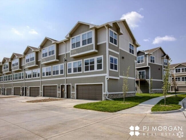 Building Photo - Sleek. Spacious. Sophisticated. Rental