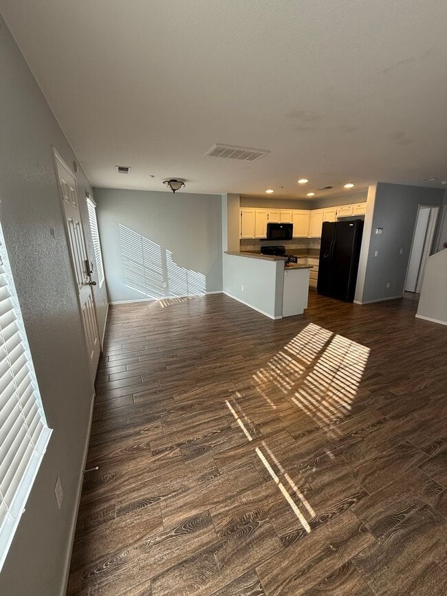 Photo - Move-In Ready 2BR / 2.5BA Condo for Rent – Villas Serena Unidad 123