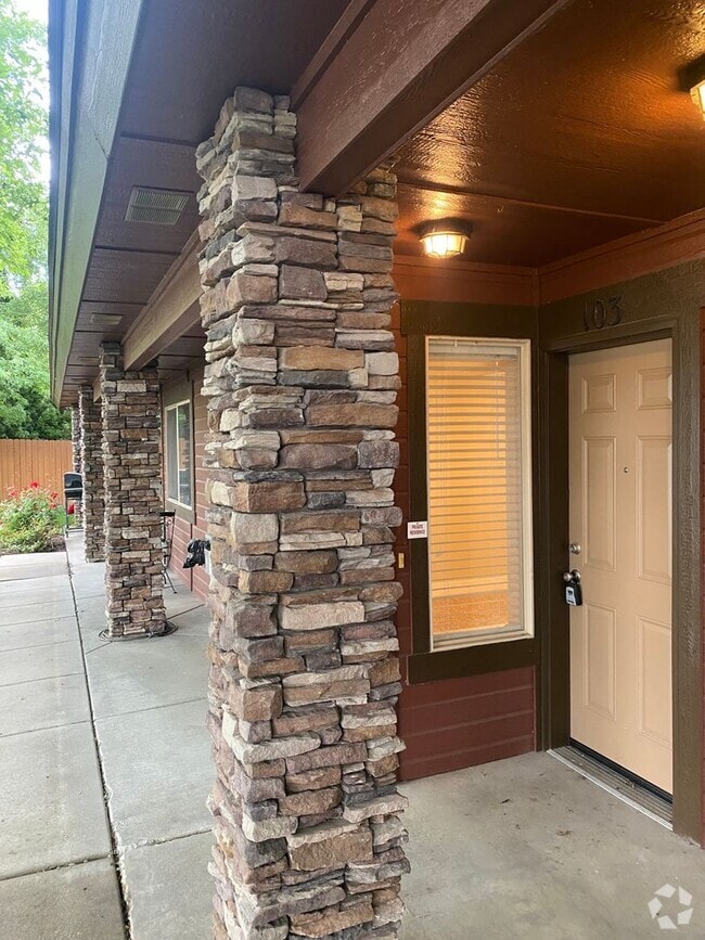 Building Photo - Rosecroft - 9825- Unit 9825 W Rosecroft Ct.  103 Rental