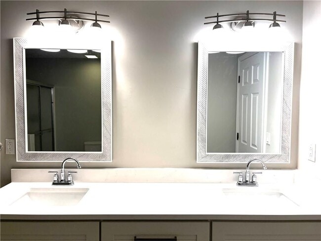 Photo - 1505 Yorktown Dr NW