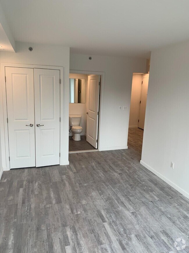 Building Photo - 433 W 53rd St Unit 5B Rental