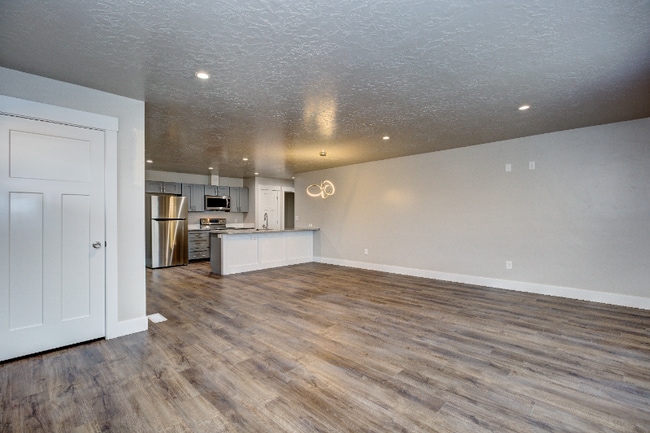 Photo - 605 E Elgin St