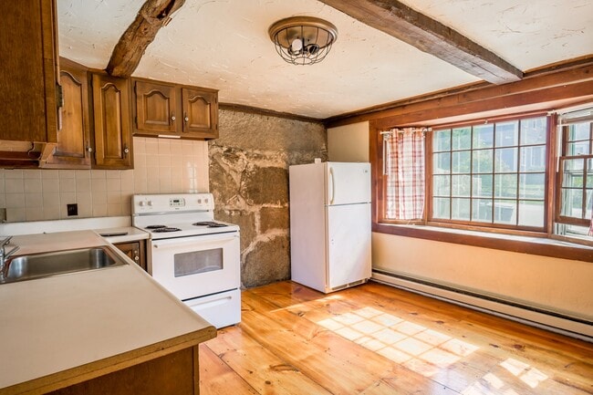 Photo - 475 Center St Unidad L