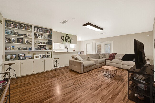 Photo - 1109 Frances Dr