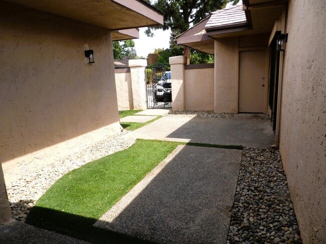 Photo - 5302 N Colonial Ave Unit 102