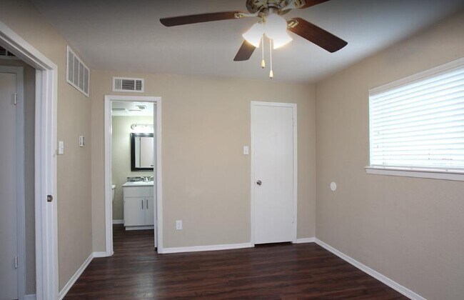 Photo - Crestview Flats