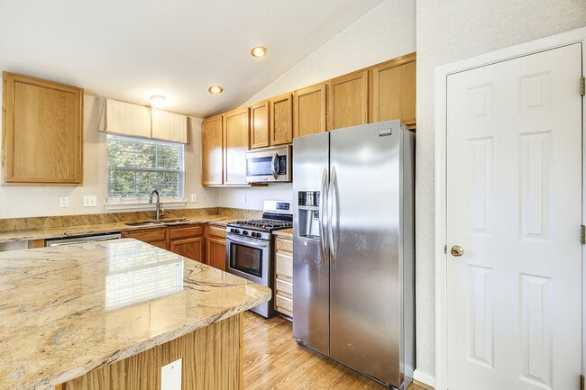 Photo - FENCED IN YARD!!!  Beautiful 4/3 UPDATED SF Home in Gaithersburg