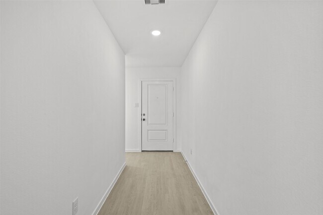 Photo - 214 Forest W St
