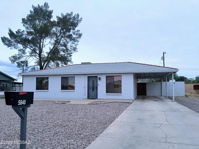 Building Photo - 5840 E 36th St