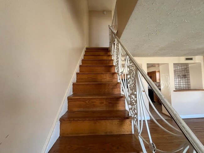 Photo - 2800 Disston St