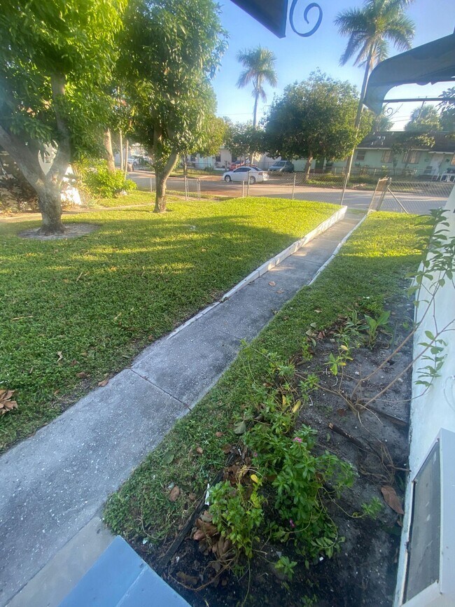 711 Gotham Ct Unit A Apartment For Rent in West Palm Beach, FL