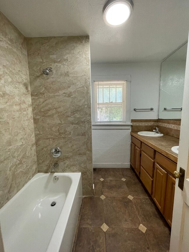 Photo - 718 17th St Unit 1