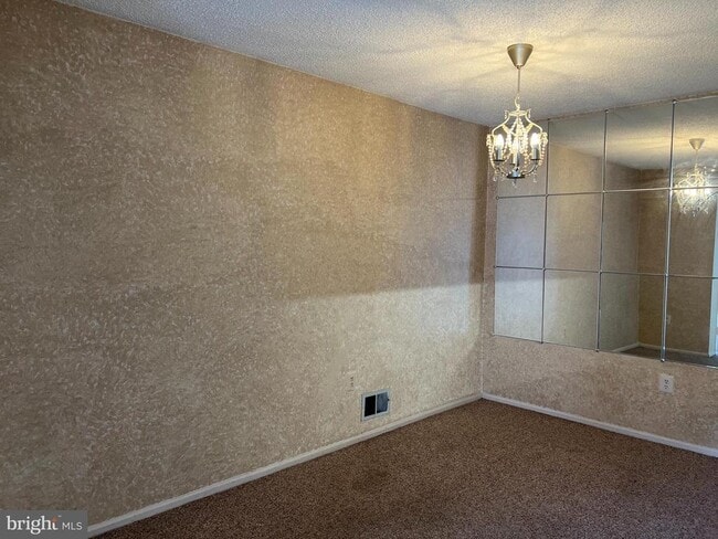 Photo - 19 Mendrey Ct