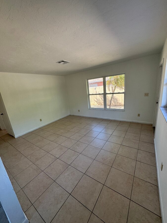 Photo - 27665 Horne Ave Unidad F