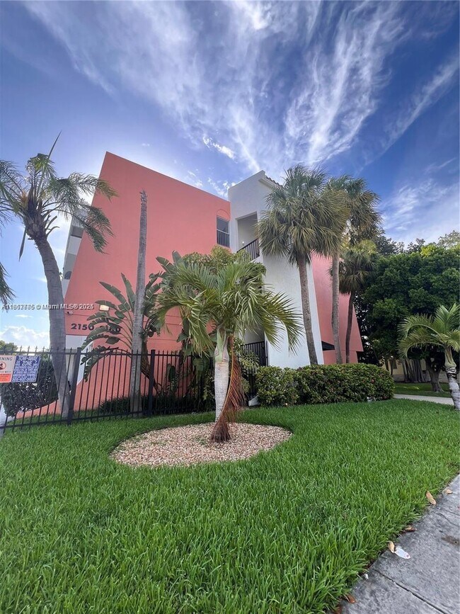 Photo - 2150 SW 16th Ave Unit 206