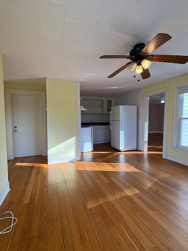 Building Photo - 10 High St Unit C