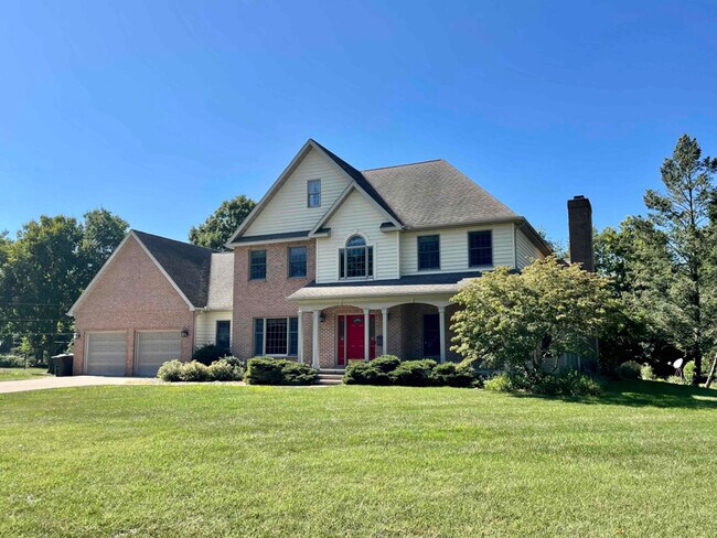 Photo - 1895 Highbank Dr