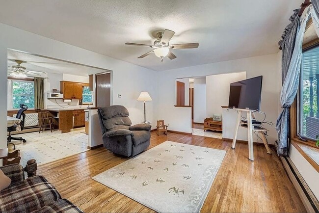 Photo - Rare, Must See Rambler in Cottage Grove