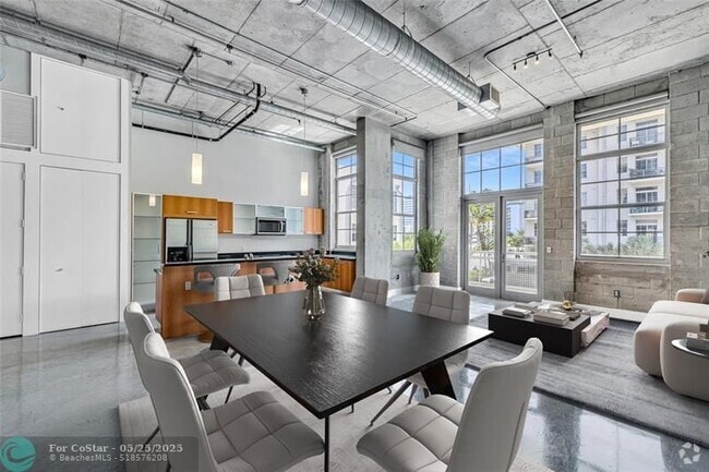 Building Photo - 434 NW 1st Ave Unit 303 Rental