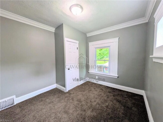 Photo - 10302 Lamontier Ave
