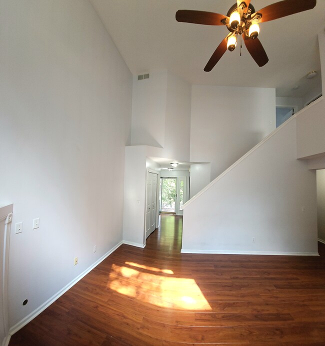 Photo - 3910 Old Elm Dr SE Unidad 0