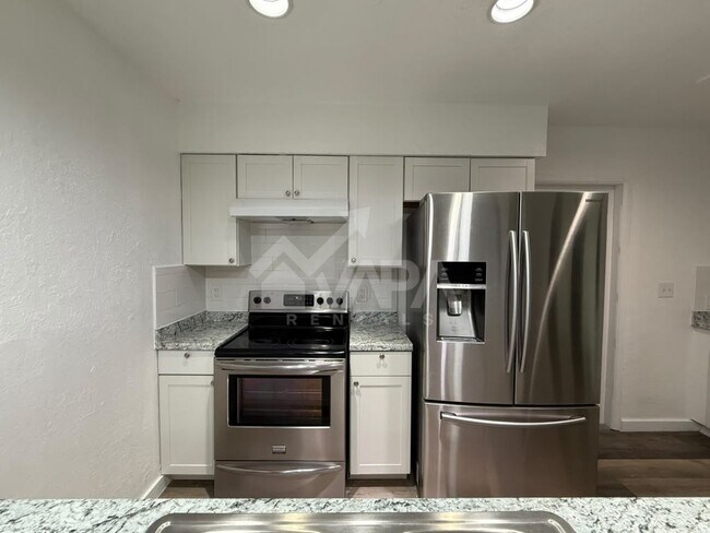 Photo - 217 Avenue E