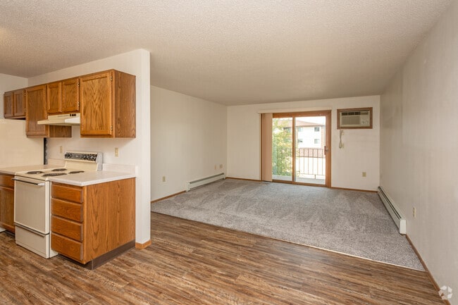 2BR, 1BA - 890SF