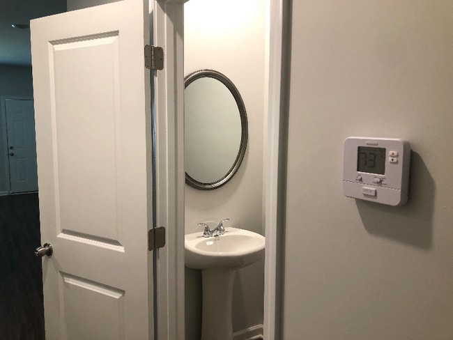 Photo - 448 Oakwood Dr NW