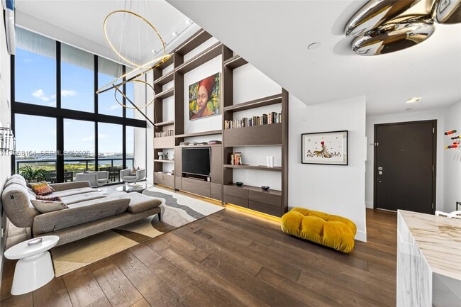 Photo - 601 NE 36th St Unidad 3407