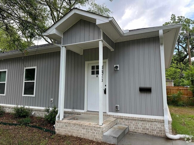 Building Photo - 1523 Cedar St Rental