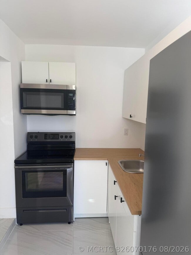 Building Photo - 8211 Biscayne Blvd Unit 3