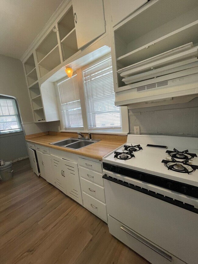 3 Bed 1 Bath House Rental House Rental in Sioux City, IA