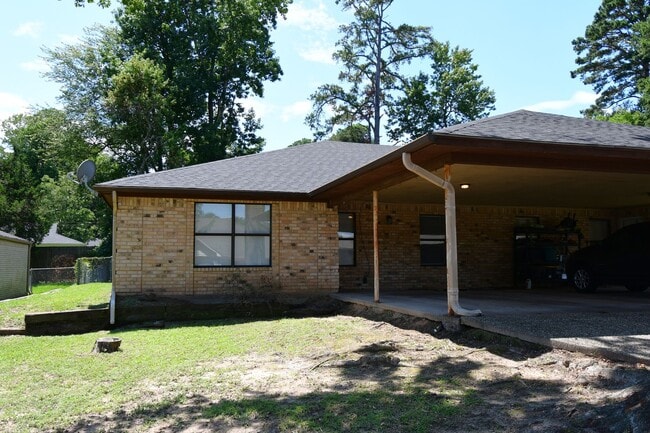 Photo - 2529 Westminster Dr