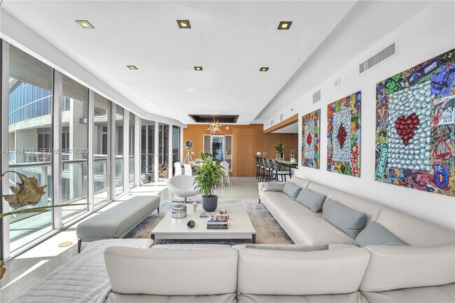 Photo - 465 Brickell Ave Unidad 1001