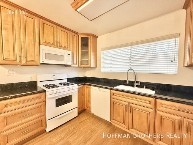 Photo - 4860 Van Noord Ave