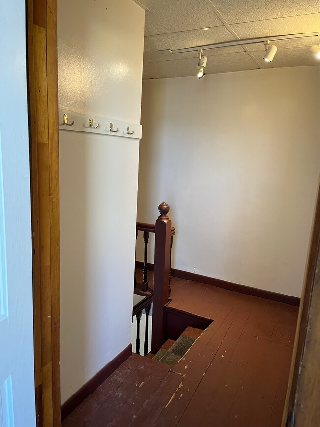 Entryway - 204 New Boston St Unit 2