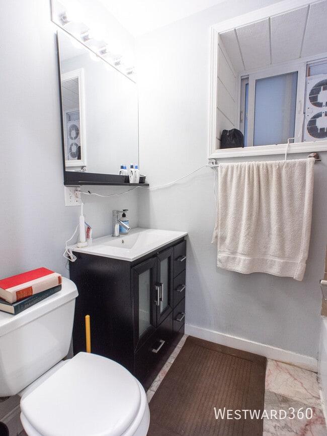 Photo - 2611 W Cortland St Unit G