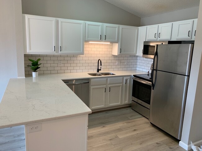 Photo - 1321 Lake Dr W Unit 313