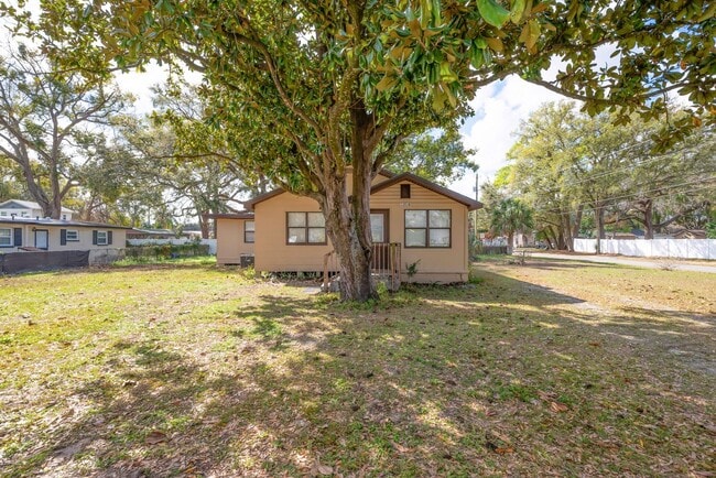 Building Photo - Norfolk Unit #B